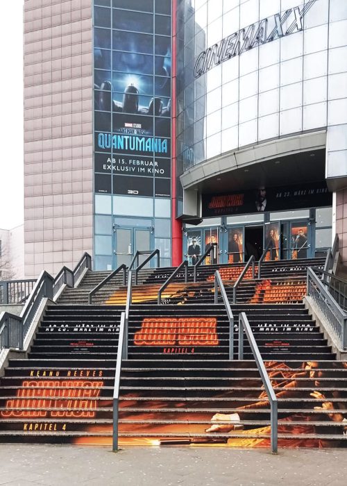 Treppen und Fassadenbeklebung CinemaxX Essen